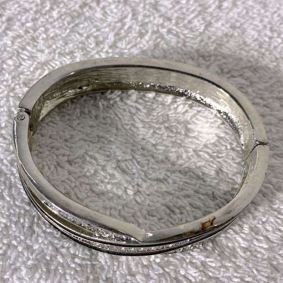 Vintage Elegant Silver & Black Tone Metal Bracelet - Picture 6 of 11